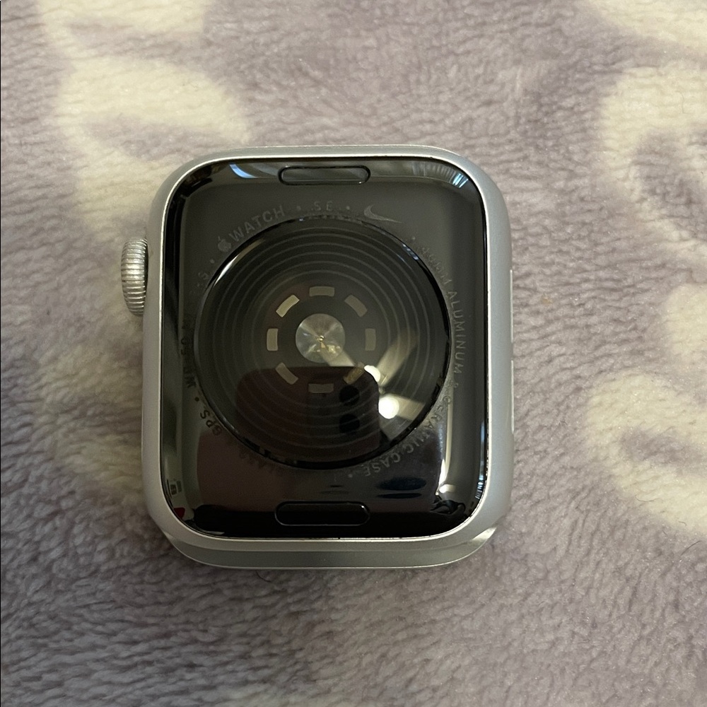 Nike Apple Watch SE 40mm - Picture 4 of 6